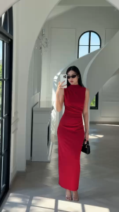 #9813 เดรสยาวคอชิดแขนกุด แต่งย่นไหล่และย่นตรงเอว ทำให้ชุดดูแพงไม่เรียบเกินไป เก๋สุดๆ เนื้อผ้ายืดได้เยอะมาก ผ้าช่วงบนทบ2ชั้น  ONLY INTUON