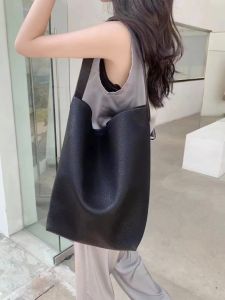 Fancy Niche Soft Leather Tote Womens Shoulder Large-Capacity Bucket Bag Casual Commute Style Underarm Bag Commuter Bag