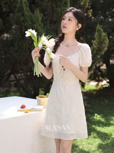 Đầm Màu Mơ Pháp Dáng V Cổ Ngắn Tay Ôm Eo
