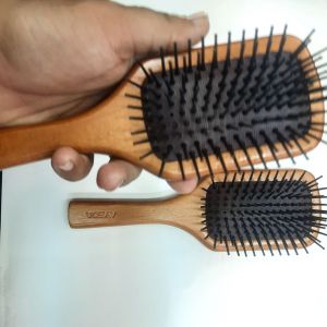 หวีไม้ ถนอมเส้นผม อย่างดี ลดไฟฟ้าสถิตย์  นวดหนังศีรษะ หรูหราสวยงามพกพาสะดวก