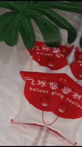 Partybaloon Lem balon | balloon glue |Lem dots latex\\n\\n Apa itu Lem Balon Latex?\\n\\nLem balon latex adalah produk khusus yang dirancang untuk mengikat balon latex bersama-sama. Produk ini terdiri dari satu rol berisi 100 lem, yang dapat digunakan untuk membuat berbagai desain dan dekorasi balon untuk acara dan pesta.\\n\\n Komposisi dan Keunggulan\\n\\nKomposisi lem balon latex dirancang khusus untuk memastikan hasil yang kuat dan tahan lama. Keunggulan utama dari lem balon latex termasuk:\\n\\n- **Kuat dan tahan lama**: Lem balon latex dirancang untuk memberikan ikatan yang kuat dan tahan lama pada balon latex.\\n- **Mudah digunakan**: Lem balon latex mudah diterapkan dan tidak memerlukan alat khusus.\\n- **Ramah lingkungan**: Komposisi lem balon latex dirancang untuk minim dampak pada lingkungan.\\n\\n Cara Menggunakan Lem Balon Latex\\n\\nBerikut adalah langkah-langkah untuk menggunakan lem balon latex:\\n\\n1. Siapkan balon latex yang ingin Anda ikat.\\n2. Gunakan lem balon latex untuk mengikat balon bersama-sama atau membuat desain tertentu.\\n3. Biarkan lem balon latex mengering sebelum menambahkan balon lainnya atau melanjutkan dekorasi.\\n\\n Pengikat Balon untuk Acara dan Pesta\\n\\nLem balon latex adalah pilihan yang tepat untuk mengikat balon dalam acara dan pesta. Ada beberapa jenis pengikat balon yang dapat digunakan, seperti lem dots untuk balon dan pengikat balon untuk pesta.\\n\\n Lem Dots untuk Balon\\n\\nLem dots adalah jenis lem balon latex yang dirancang khusus untuk mengikat balon dalam pola tertentu. Lem dots mudah digunakan dan memberikan hasil yang profesional.\\n\\n Pengikat Balon untuk Pesta\\n\\nPengikat balon untuk pesta adalah alat tambahan yang dapat digunakan bersama lem balon latex untuk membuat dekorasi balon yang lebih rumit dan menarik.\\n\\n Tips dan Trik dalam Menggunakan Lem Balon\\n\\nBerikut adalah beberapa tips dan trik untuk menggunakan lem balon latex dengan efektif:\\n\\n Menggunakan Lem Balon dengan Efektif\\n\\n- **Siapkan semua bahan sebelum mulai**: Pastikan Anda memiliki semua bahan yang diperlukan, termasuk lem balon latex, balon latex, dan alat tambahan seperti pengikat balon untuk pesta.\\n- **Ikuti instruksi dengan hati-hati**: Ikuti instruksi penggunaan lem balon latex dengan hati-hati untuk mendapatkan hasil yang optimal.\\n- **Biarkan lem mengering**: Biarkan lem balon latex mengering sebelum menambahkan balon lainnya atau melanjutkan dekorasi.\\n\\n Mencari Lem Balon yang Tepat untuk Acara Anda\\n\\nUntuk mencari lem balon yang tepat untuk acara Anda, pertimbangkan beberapa faktor:\\n\\n- **Jenis balon**: Pastikan lem balon latex kompatibel dengan jenis balon yang akan Anda gunakan.\\n- **Desain dan dekorasi**: Pertimbangkan desain dan dekorasi yang ingin Anda buat, dan pilih lem balon latex yang sesuai.\\n- **Kualitas**: Pilih lem balon latex yang berkualitas tinggi untuk hasil yang tahan lama dan profesional.\\n\\nDengan mempertimbangkan faktor-faktor ini, Anda dapat menemukan lem balon latex yang tepat untuk acara Anda dan membuat dekorasi balon yang menarik dan menarik.\n}