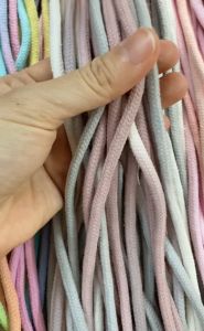 Dây giày loang màu bản tròn đa sắc dùng thay thế cho các loại giày