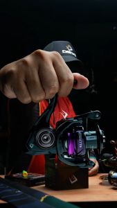 Reel Pancing DAIDO VENDETTA 1000 - 6000 Waterproof 8.0 (6+1 Bearing) Power Handle - Engkus Fishing