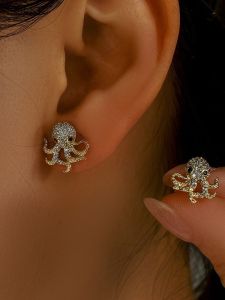 Octopus Ear Cuff Womens Unique Design Versatile Luxury Fashion Jewelry Ear Decorations Alloy Plated Silver Animal Shape