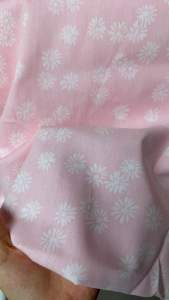 Vải kate thô cotton (SLx0.5m khổ 1.45m) in hoa trái tim bi mẫu đa dạng.