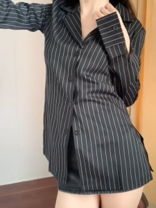 Kemeja berjalur lengan panjang musim luruh wanita |   Pakaian profesional gaya OL yang seksi |   Blazer V-neck hitam yang ringkas