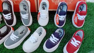 SEPATU ANAK VAN02 authenthik MURAH READY SIZE 21-40 SEPATU ANAK sepatu sekolah jalan jalan sepatu warna putih polos.abu abu.merah.biru 1 2 3 4 5 6 7 8 9