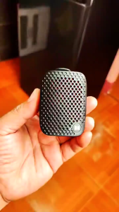 ลําโพงบลูทูธ อายุการใช้งานแบตเตอรี่ยาวนานเป็นพิเศษ สติกเกอร์ สัญญาณมีความเสถียรและราบรื่น เสียงดัง