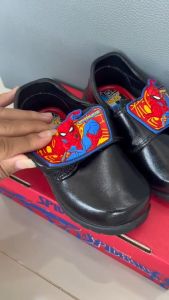 K รองเท้านักเรียนชาย รองเท้านักเรียนเด็ก รองเท้านักเรียนอนุบาล รองเท้าหนังดำ รองเท้านักเรียน หนังดำ  มีไฟ Size 25-36 รหัส SP 6829