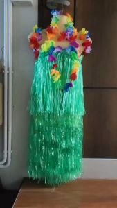 (1 ชุดมี 7 ชิ้น) ยาว 60 ซ.ม. ชุดฮาวาย กระโปรงเชือกฟาง มาลัยคอ มาลัยศีรษะ มาลัยข้อมือ มาลัยข้อเท้า กระโปรงฮาวาย มาลัยคล้องคอ มาลัยดอกไม้ m24