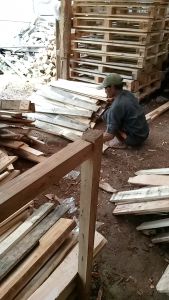 Kursi Jongkok & Kursi Kayu Mini: Pilihan Terbaik untuk Anak