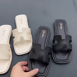 รองเท้าแตะผู้หญิง รองเท้าแฟชั่นเกาหลี รองเท้าแตะ ผ้าลาย ตัว H แบบสวม ผลิตจากผ้าสังเคราะห์เกรดดี นุ่ม ใส่สบายไม่กัดเท้า ไม่ปวดเท้า