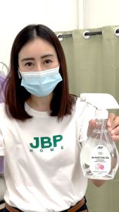 JBP HOME สเปรย์ผ้าหอม ขจัดกลิ่นอับผ้า กลิ่นหอมละมุน สูตรอ่อนโยนเป็นมิตร ไม่ระคายเคือง ขนาด 440 มล.