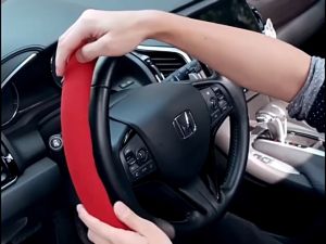 Bọc vô lăng ô tô vân CARBON (PK168) Bọc vô lăng sport - size 38 cm