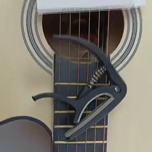 1pcs Guitar Capo Transpose Clip Folk Transpose Clip Electric Acoustic Guitar ABS Plastic Large Hand Grip Ukulele Transpose Clip