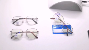 แว่นสายตายาว/สายตาปกติ(+) เลนส์กรองแสงบลู+เลนส์เปลี่ยนสีAUTO ทรงเหลี่ยม รุ่น908 (เลนส์เปลี่ยนสี+)