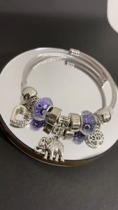 Gelang Tangan Wanita: Desain Unik & Tahan Lama