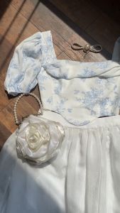 Áo kiểu nữ tay phồng dáng ngắn The Country Ying Yang Top vải hoa xanh