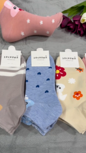 ถุงเท้าแฟชั่นขอสั้นขนาดหุ้มตาตุ่ม1 แพ็คมี 12 คู่ มีหลากหลายแบบให้เลือกขนาดฟรีไซส์ ผ้าดียืดนิ่มใส่สบาย