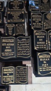 TUGU BATU NISAN MODEL BUKU BESAR 40X30