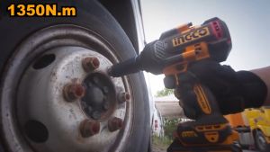 Máy siết bu lông INGCO CIWLI20135 | CIWLI201351 dùng pin 20V motor không chổi than lực siết 1350Nm trục 3/4"  đầu tuýp 27 30 32mm
