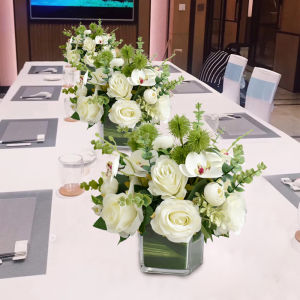 ดอกไม้เทียมสำหรับโต๊ะอาหารในโรงแรม จิวเวลรี่ตกแต่งโต๊ะทำงาน ดอกไม้ปักผ้าไหม จิวเวลรี่ดอกไม้ปักผ้าไหม เครื่องประดับตกแต่งโต๊ะทำงาน