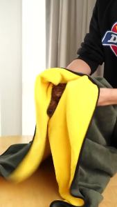 Quick-drying Dog and Cat Towels Soft Fiber Towels Absorbent Bath Towel Pet Bathrobe Convenient Cleaning Towel Dog Accessories