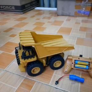 Xe ô tô tải Dump truck điều khiển từ xa - xe mô hình tỉ lệ 1:24 xe đồ chơi trẻ em kèm pin sạc và cáp sạc