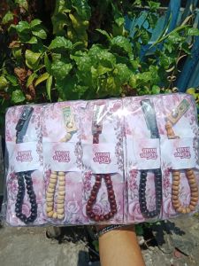 sultan souvenir. tasbih kayu 33 butir kemasan alas shabby dan plastik. isi 50 pcs