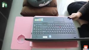 โต๊ะเตียงพับได้พร้อมโต๊ะแล็ปท็อปยกได้ โต๊ะญี่ปุ่น 55*32*25CM ใช้วางในห้องเรียนและสำนักงานได้ พร้อมช่องใส่แก้วน้ำ โต๊ะอเนกประสงค์ แข็งแรง ทนทาน ประหยัดพื้นที่