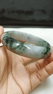 J427 กำไลหยกพม่า สีเขียวตะไคร่น้ำ สีขาวอมแกมม่วงอ่อนๆ เนื้อเทียนกึ่งวุ้นนิดๆ