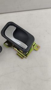 [READY STOCK] Mitsubishi Pajero SJ45 V24 V31 V32 V34 V44 V46 V-BODY Door Inner Handle Interior Door Handle