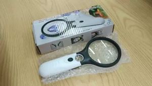 Dipegang dengan Cahaya led Kanta Optik Kaca Pembesar HD Pembesaran Tinggi untuk Pembesar Bacaan Warga Emas 6902