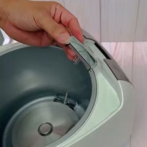 Lẫy khoá nồi cơm điện Toshiba các mã RC-18NMF RC-10MNF Chính Hãng bảo hành 6 tháng - Nắp núm nút nảy gài phụ kiện nồi Toshiba