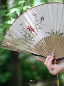 古风扇子折扇国风新中式女款便携折叠小扇子汉服旗袍中国元素清冷Antique fan folding fan Guofeng new Chinese womens portable folding small fan Hanfu cheongsam Chinese element cool