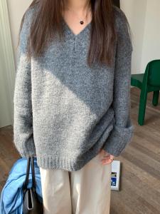 เสื้อสเวตเตอร์คอวีแขนยาวผู้หญิง ทรงหลวม ยาวปานกลาง เสื้อถักหนา ทรงหลวม สีเทา แฟชั่นฤดูใบไม้ร่วง/ฤดูหนาว