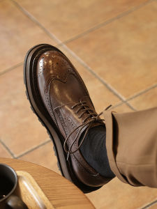 British Style Thick Bottom Casual Leather Shoes Mens Brogue round Toe Vintage Worn-look Carved Wedding Shoes Increased Height