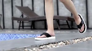 [จัดส่งฟรี] รองเท้าแตะ รองเท้าแตะผู้ชาย รองเท้าแตะ น้ำหนักเบา 39-44 หลา