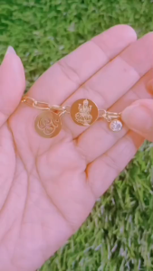 สร้อยข้อมือพระแม่ลักษมี ทอง 18K แท้ ประดับเพชร CZ วิ้งค์ สวยหรู เสริมดวงโชคลาภ ฟรีไซส์ สวมใส่ง่าย A3-P177