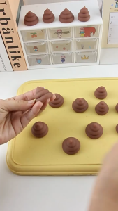 Bóp Tay Hình Phân Mềm – Quả Bóp Giảm Stress Đồ Chơi Xả Căng Thẳng Mới Nhất 2025