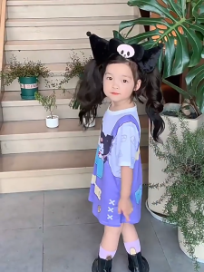 👗🍓🐻 ชุดเดรส Kulomi x Strawberry Bear เด็กผู้หญิง 2025 ใหม่ล่าสุด ลายการ์ตูนน่ารัก ลายสตรอว์เบอร์รี่หมีแสนซึ้ง ชุดเดรสซัมเมอร์สีพาสเทล