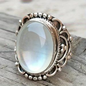 Huitan Imitation Moonstone Women Ring Vintage Style Silver Color Wedding Party Fresh Accessories for Versatile Gentle Jewelry