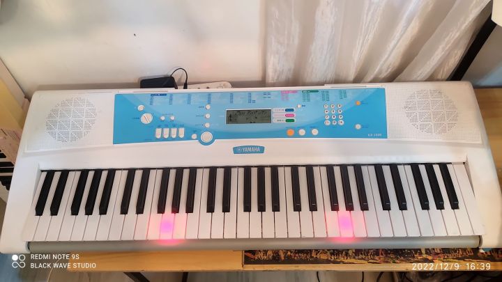 YAMAHA 電子ピアノ　 EZ-J200 ヤマハ | EZ-J200 - ポータブルキーボード - 概要