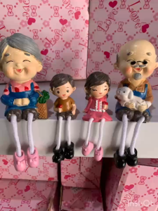 4PCS CUTE Figurines Family Sweet Baby Cartoon Hanging Feet Doll Resin Home Decoration Ornaments Gifts