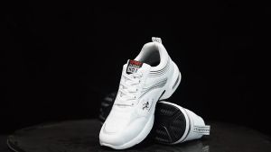 【Ready stock】Mens shoes 2023 autumn and winter new leather waterproof travel shoes