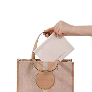 สามารถใช้เป็นกระเป๋าเก็บของแบบหลวมๆ สำหรับหูฟัง และยังสามารถใช้เป็นกระเป๋าเครื่องสำอางแบบพกพาและกะทัดรัด พร้อมซับในด้านใน