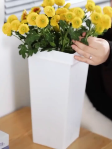 กระถางพลาสติกเหลี่ยมทรงสูง มีสองขนาดพร้อมส่ง