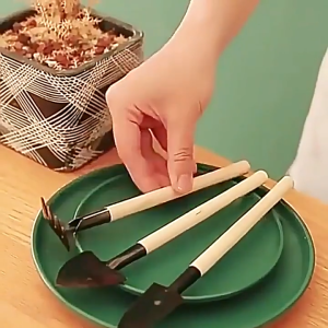 Plants Center 3 ชิ้น สุดคูม อุปกรณ์สุดคูม อูปกรณ์สุดคูม อูปกรณ์ตกแต่งสวน ชูดเครื่องมือทำสวน พลั่ว จอบ คราด สำหรับสุดคูม สำหรับสุดคูม สำหรับสุดคูม