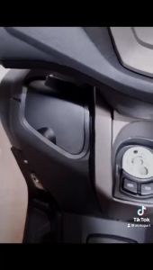 IMPORT COVER TUTUP LACI DEPAN KIRI YAMAHANMAX 2020 2021 2022 TUTUP LACI BODY BIAR TIDAK MASUK AIR NMAX NEW
