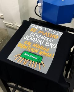 Desain Kaos Keren - Desain Cowok Ke Masjid - Kaos Islami - Bahan Combed 20s Bahan Lembut Dan Nyaman Standar Distro Lokal